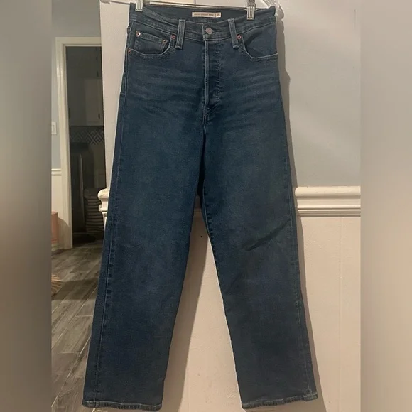 Women’s Levi’s Ribcage Straight Ankle Jeans - Picture 5 of 5